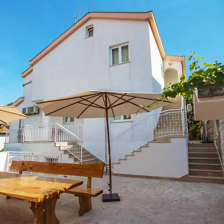 Vrlika Pensionat 3*