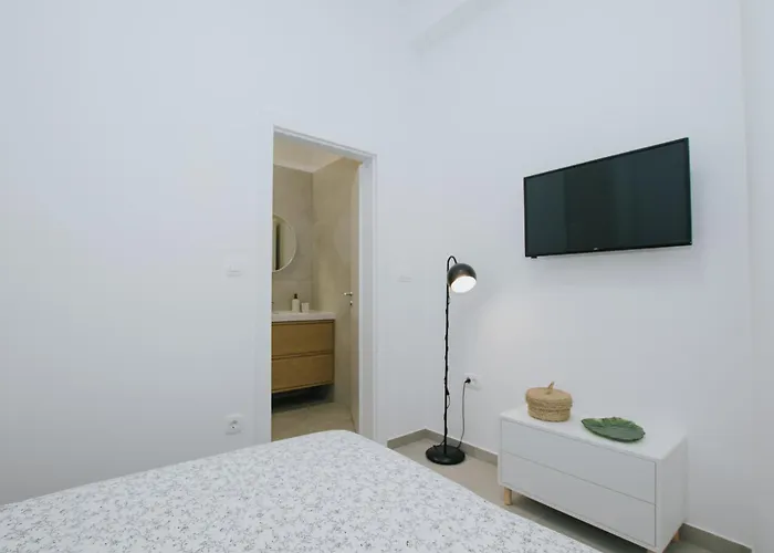 Vrlika 3*