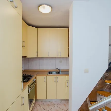 Pensionat Vrlika Trogir