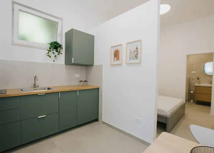 Vrlika 3* Trogir
