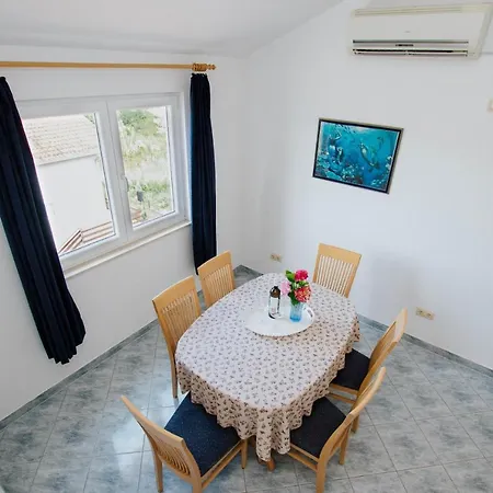 Vrlika 3* トロギール